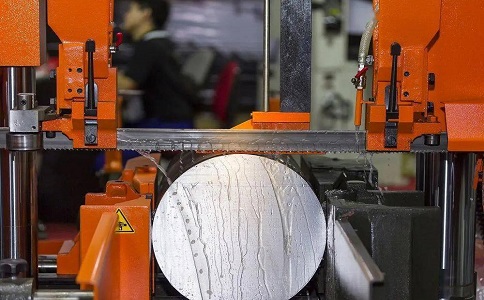 石龙镇立式金属带锯床切削出现跑带故障解决方法！